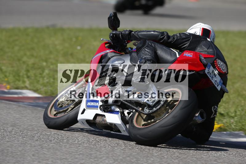 /Archiv-2024/29 12.06.2024 MOTO.CH Track Day ADR/Gruppe gelb/backside